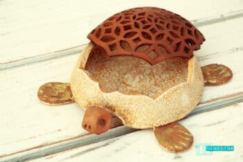 Tartaruga portacenere con tappo traforato in terracotta - immagine 4