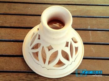 Porta Candele Citronelle da tavolo rustica con intagli in Terracotta Salentina - immagine 2