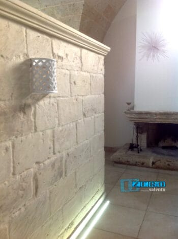 Applique in Terracotta a mezzaluna traforata a rombi smaltata bianca a parete TERIL18 - immagine 2