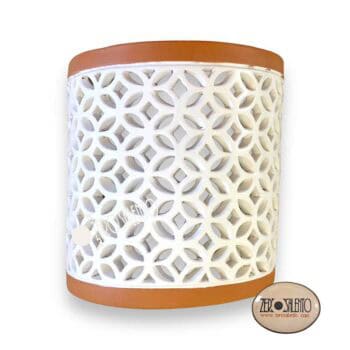 Applique terracotta traforata smaltata bianca con bordo naturale a parete TERIL60