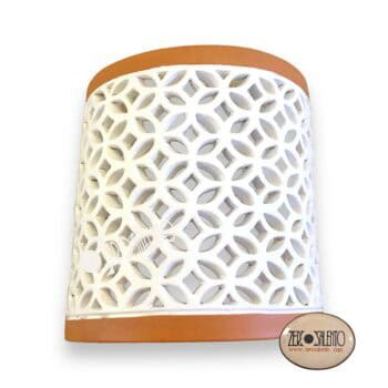 Applique terracotta traforata smaltata bianca con bordo naturale a parete TERIL60 - immagine 3