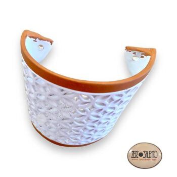 Applique terracotta traforata smaltata bianca con bordo naturale a parete TERIL60 - immagine 4