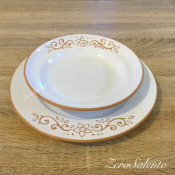 Piatto Piano in Terracotta Ceramica bianca decoro a incisione cm29 - immagine 5