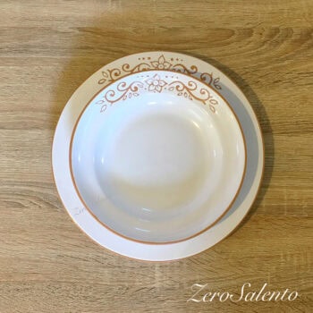Piatto Fondo in Terracotta Ceramica bianca decoro a incisione cm23 - immagine 2