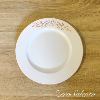 Piatto Piano in Terracotta Ceramica bianca decoro a incisione cm29 - immagine 2