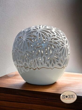 Lampada da tavolo a palla bianca intaglio a foglie d'Ulivo Teril122 - immagine 2