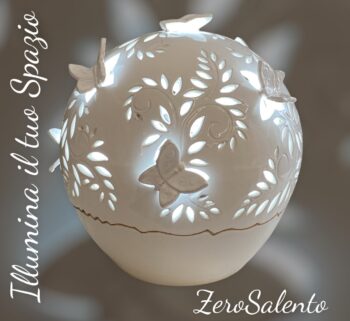 Lampada da tavolo a palla intagliata e farfalle in 3D Teril118