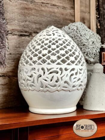 Lampada da tavolo a forma di Pigna intaglio moderno a Rombi e Volute Teril123