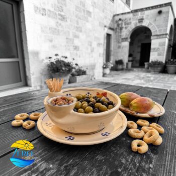 Scola Olive con piatto in Terracotta - Ceramica decoro Gallo Salentino - immagine 3