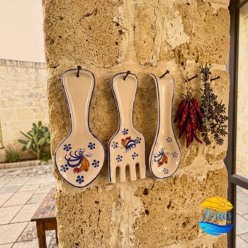 Posacucchiaio in Terracotta – Ceramica decoro Gallo Salentino
